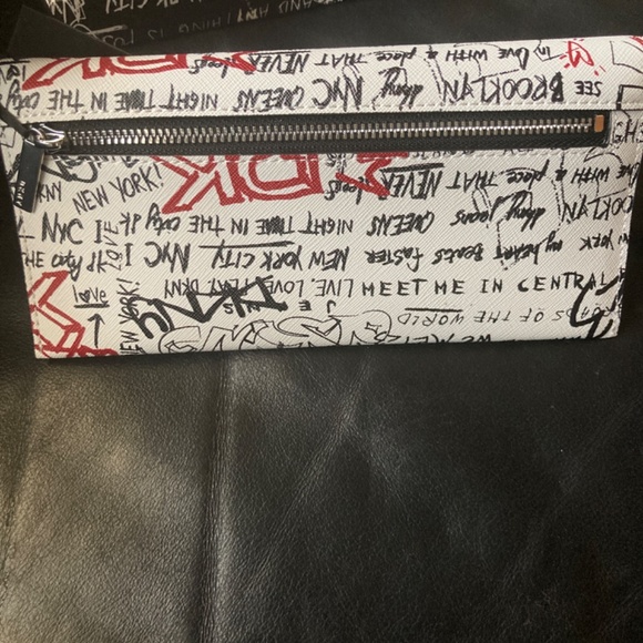 DKNY Wallet - Picture 5 of 6